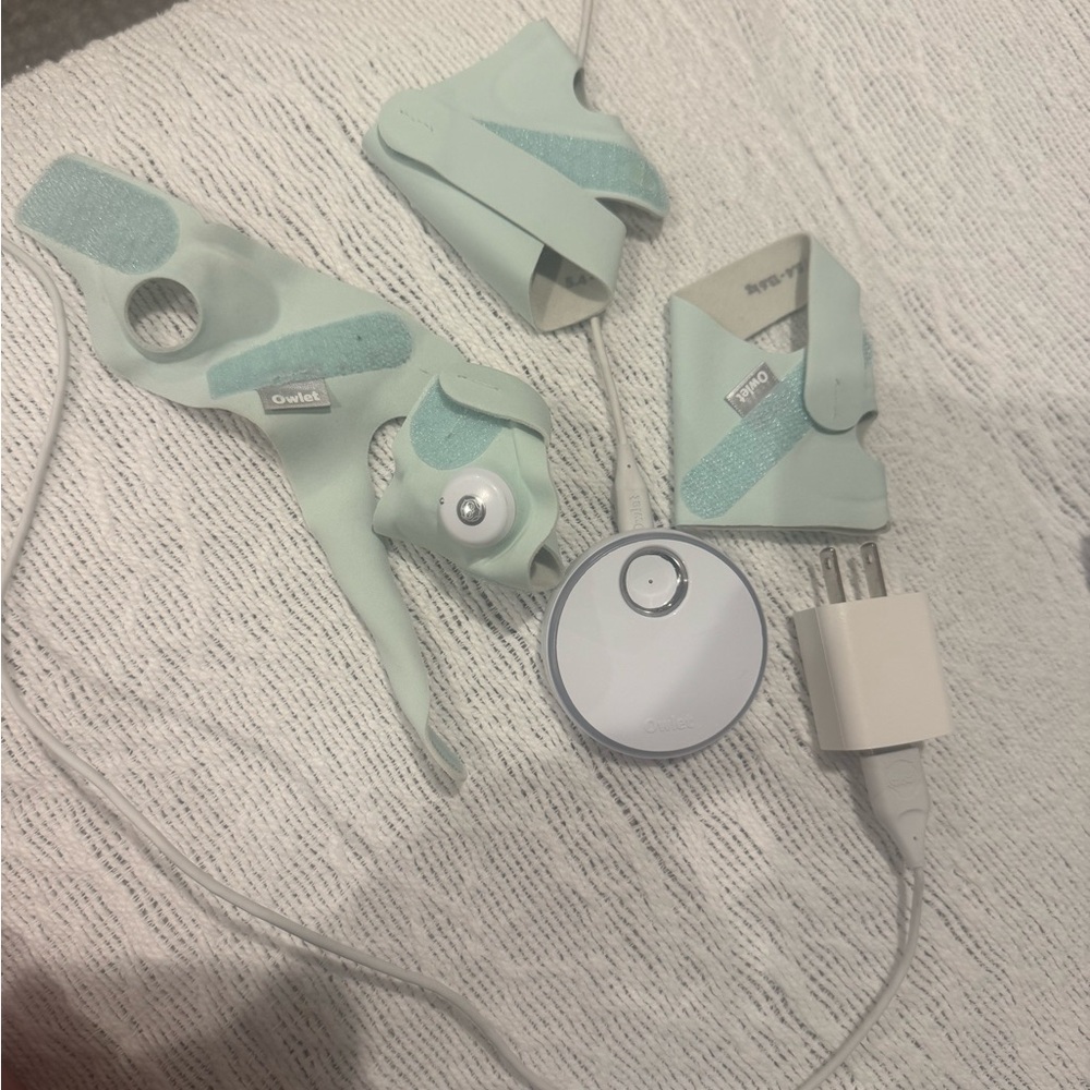 Owlet Dream Duo Smart Baby Monitor with Mint Sock